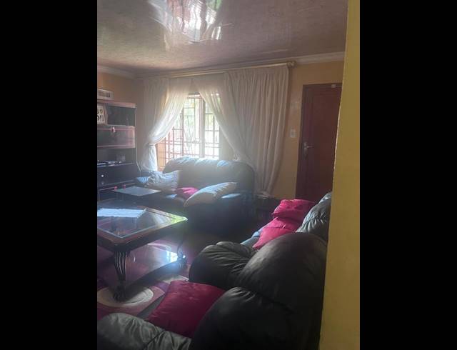 4 BEDROOM PROPERTY TO RENT IN RIVIERA PARK